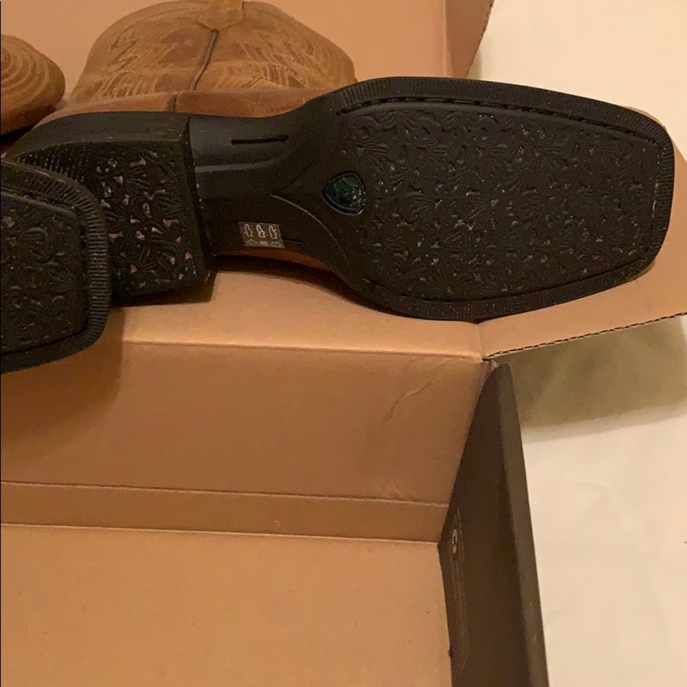 Ariat boots - Picture 4 of 5